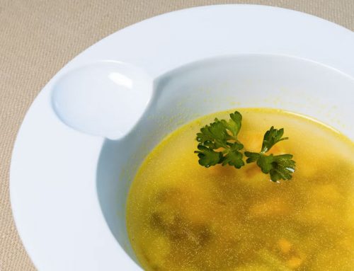 Caldo de huesos, propiedades y cómo prepararlo en casa